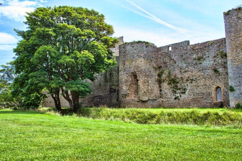 The,Exterior,Roman,Walls,Of,Portchester,Castle,In,Portsmouth,,Hampshire,